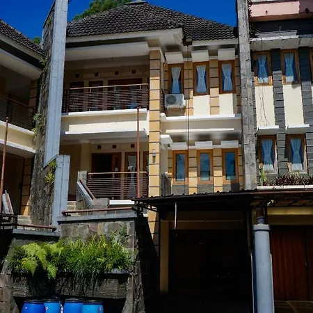 Villa Larasmita Cisitu By Zenrra House